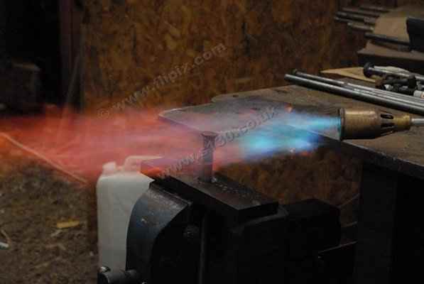 S130 - Forging the stem bolts